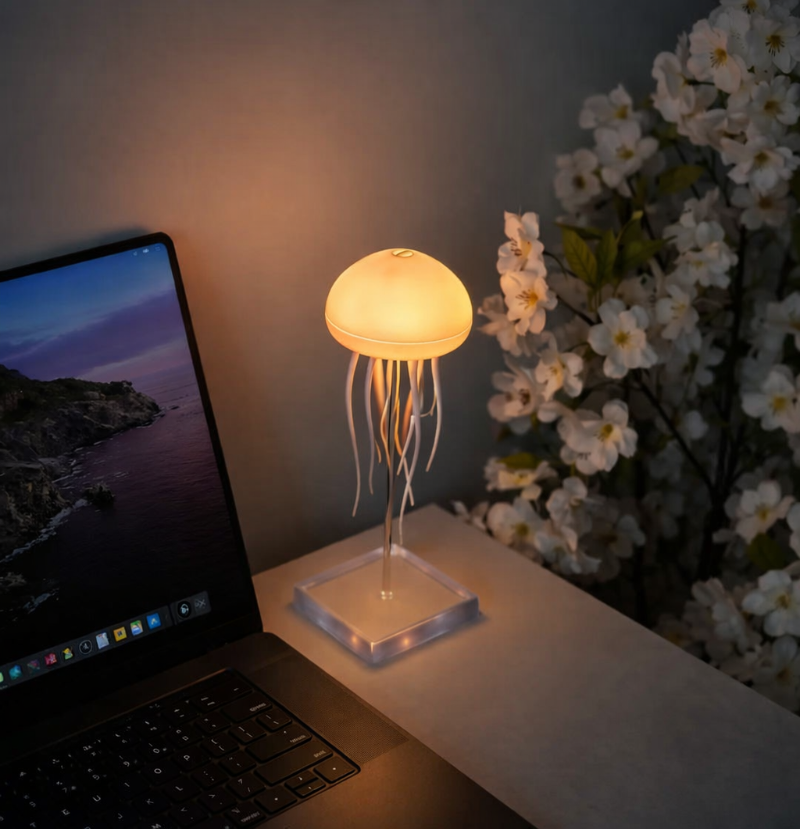 Zeni™ OceanGlow — Ambient Jellyfish Lamp for Calmer Evenings